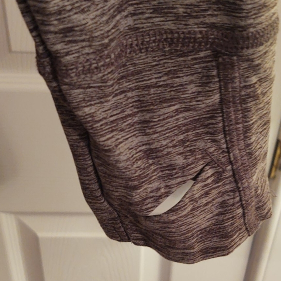 *SOLD*  Gray Athletic Crop Top - Picture 3 of 4